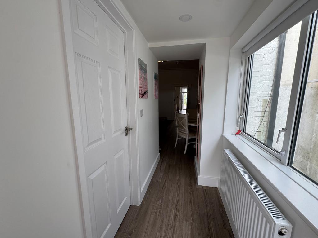 Apartment in Bournemouth, Boscombe - View 5