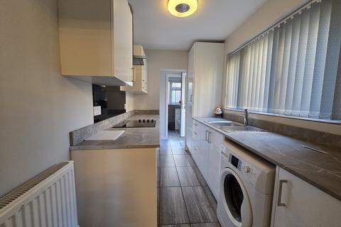 2 bedroom terraced house to rent, Cowper Street, LUTON, LU1