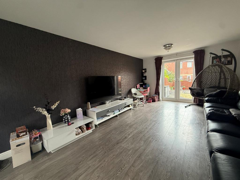 House in Leicester, Hamilton - View 2
