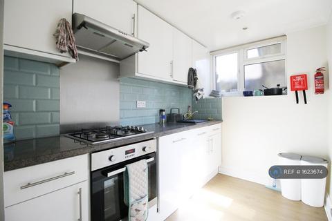 1 bedroom in a flat share to rent, Camden Road, London, NW1