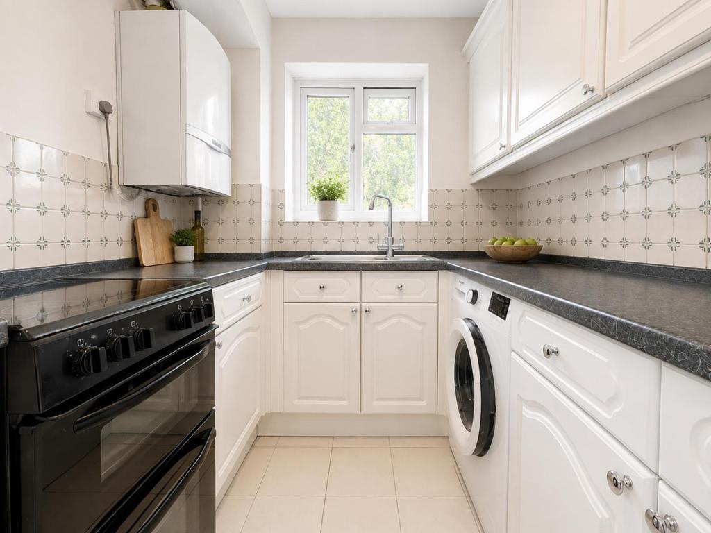 Apartment in Sutton - View 2