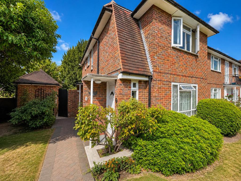 Apartment in Sutton - View 3