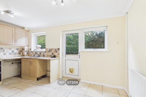 3 bedroom semi-detached house to rent, Medeswell, Peterborough, PE2 5PD