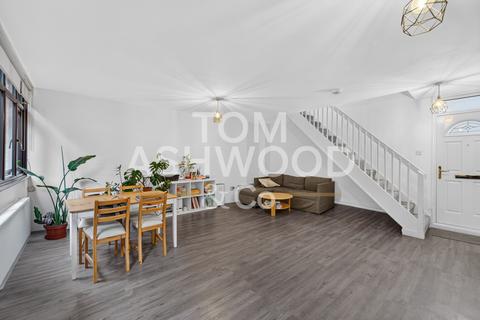 2 bedroom flat for sale, Redcastle Close, Shadwell, London, E1W 3DQ