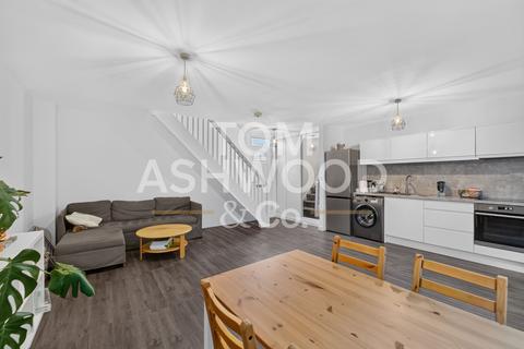 2 bedroom flat for sale, Redcastle Close, Shadwell, London, E1W 3DQ