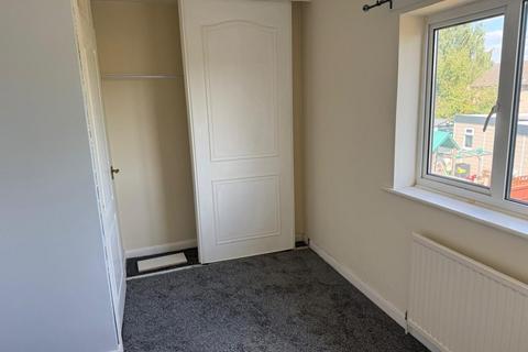 3 bedroom semi-detached house to rent, 3 Bed Semi – Detached House – Bunting Close, Ilkeston, Derbyshire, DE7 4JE. £1100 PCM