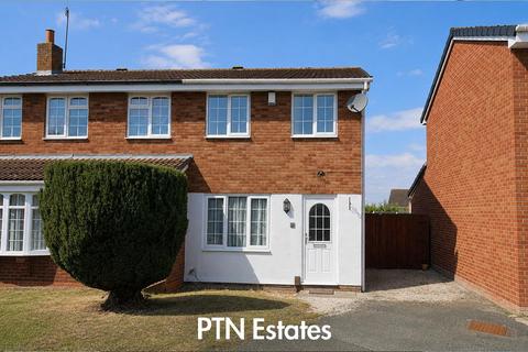 2 bedroom semi-detached house to rent, Bewlay Close, Brierley Hill
