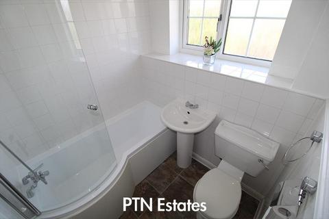 2 bedroom semi-detached house to rent, Bewlay Close, Brierley Hill