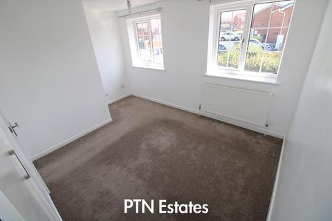 2 bedroom semi-detached house to rent, Bewlay Close, Brierley Hill