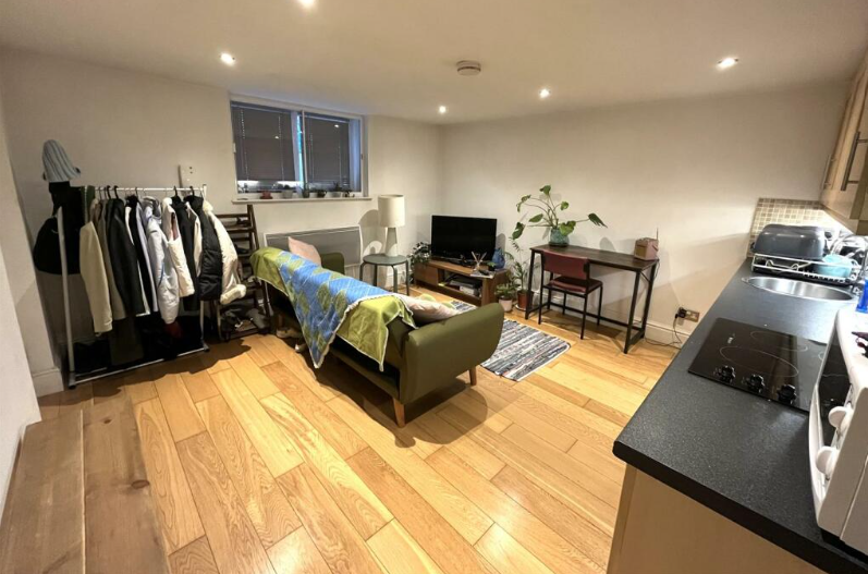 Apartment in Berkshire - View 2