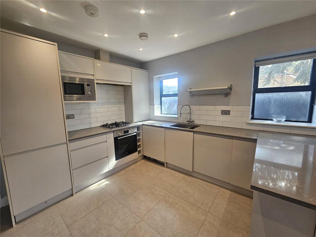 Apartment in Purley - View 3