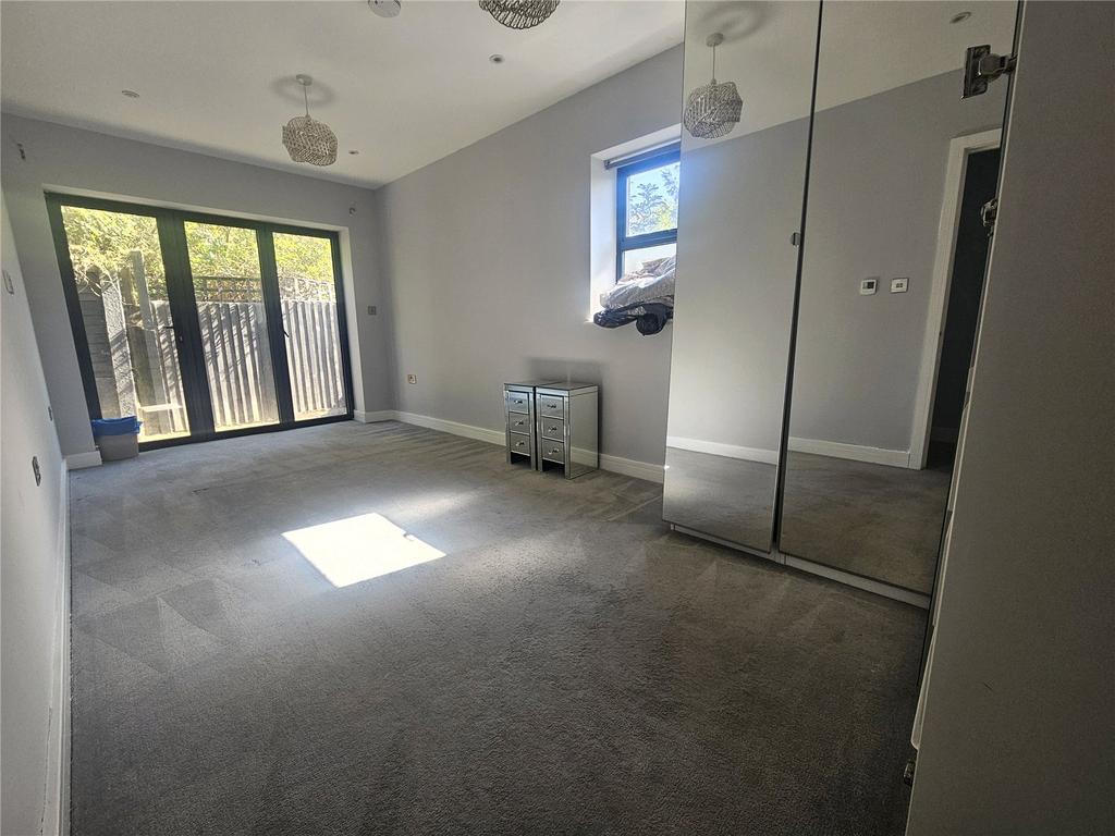 Apartment in Purley - More