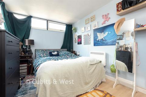 1 bedroom flat for sale, Sylvan Road, London SE19