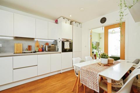 2 bedroom end of terrace house for sale, Lemongrass Road, BICESTER