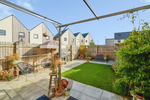 2 bedroom end of terrace house for sale, Lemongrass Road, BICESTER