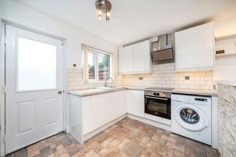2 bedroom house to rent, Harvesters Close, Isleworth TW7