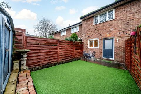 2 bedroom house to rent, Harvesters Close, Isleworth TW7