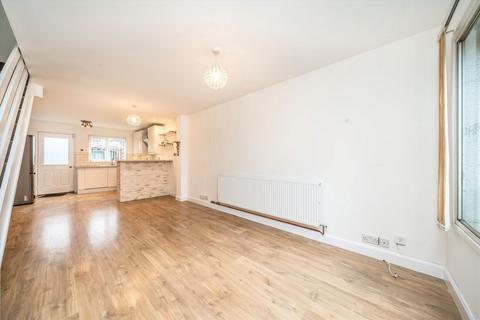 2 bedroom house to rent, Harvesters Close, Isleworth TW7