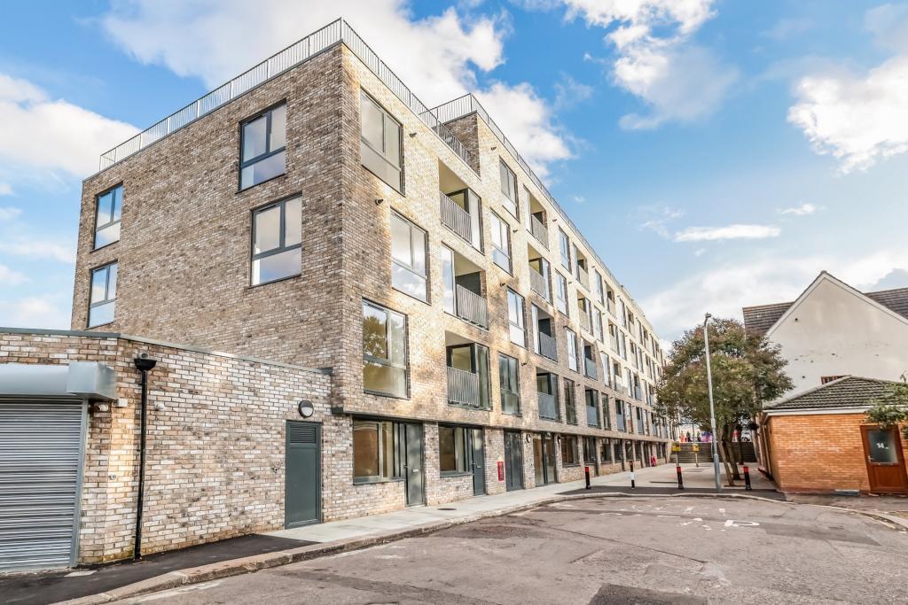 Apartment in Ilford - View 3