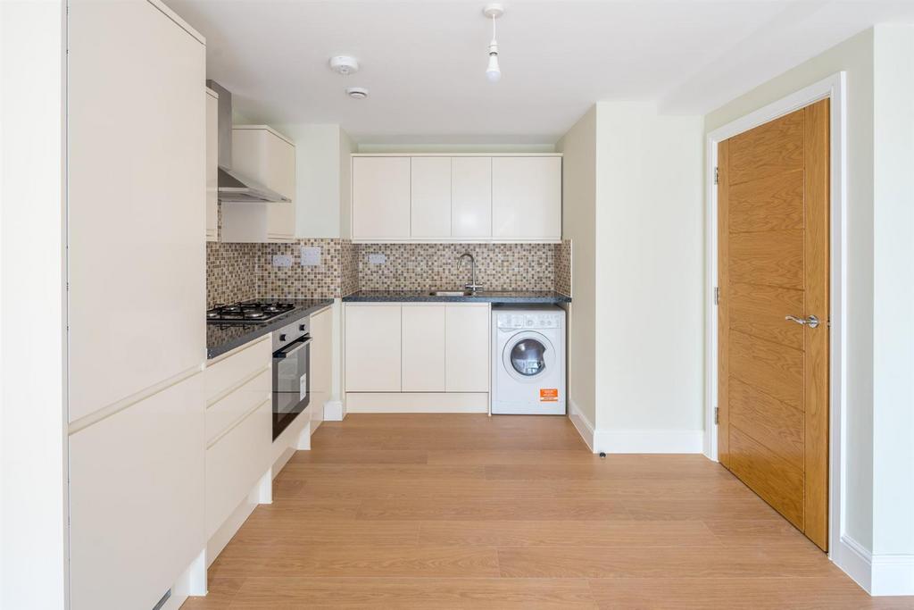 Apartment in Ilford - View 4