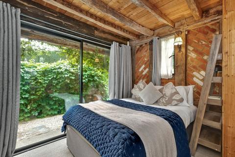2 bedroom detached house to rent, Kennel Lane, Windlesham, Surrey, GU20