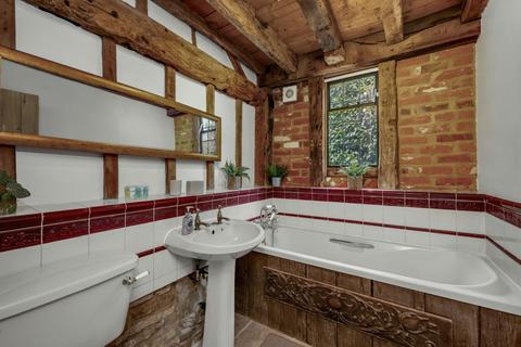 2 bedroom detached house to rent, Kennel Lane, Windlesham, Surrey, GU20