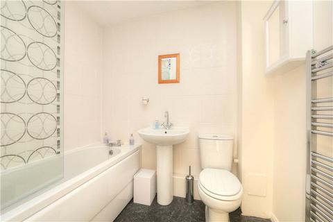 1 bedroom flat to rent - Topaz House, Percy Gardens, Worcester Park, KT4
