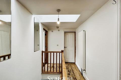 3 bedroom semi-detached bungalow to rent, Howard Road, Leicester, LE2
