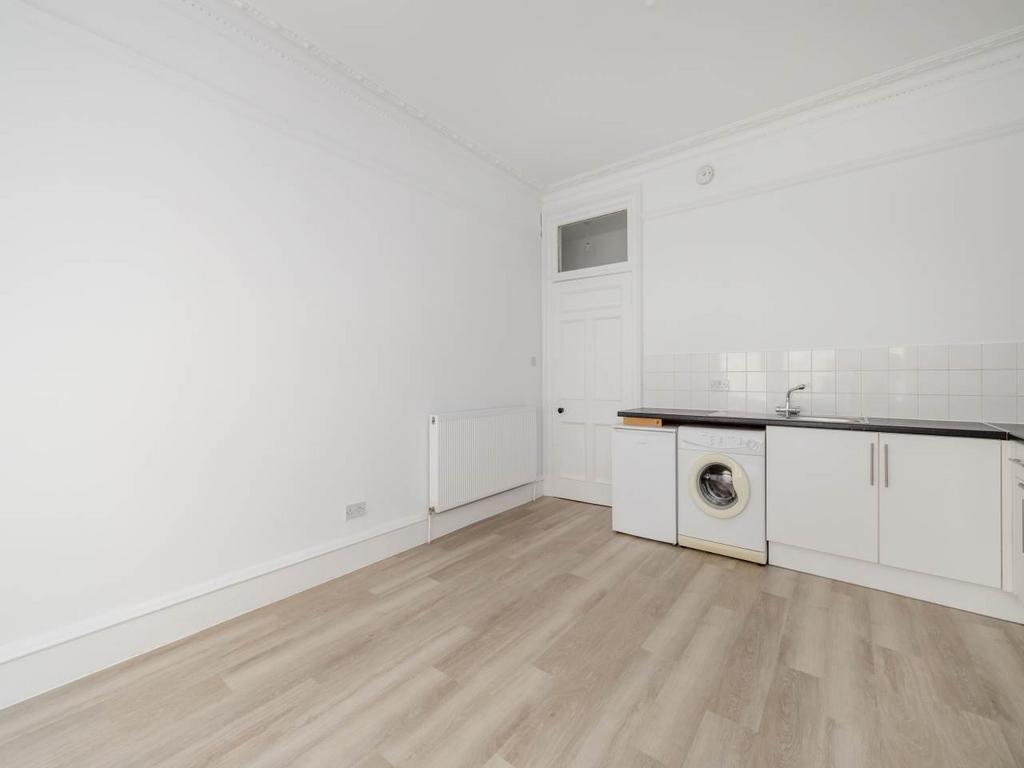 Apartment in Edinburgh - More