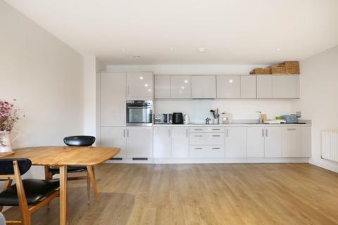 Lomond Grove, London, SE5