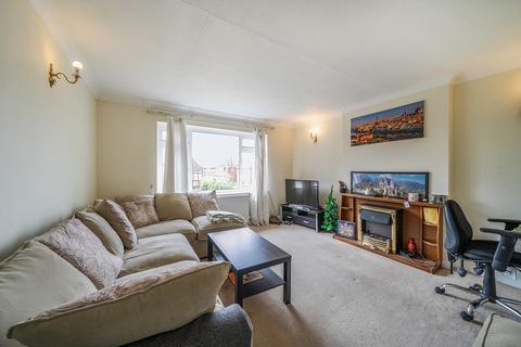 2 bedroom maisonette for sale, The Sigers, Pinner, Middlesex
