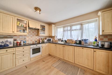 2 bedroom maisonette for sale, The Sigers, Pinner, Middlesex
