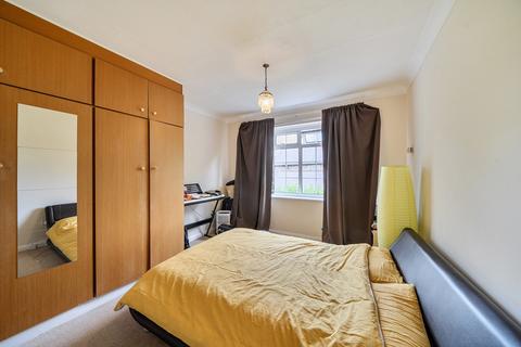 2 bedroom maisonette for sale, The Sigers, Pinner, Middlesex