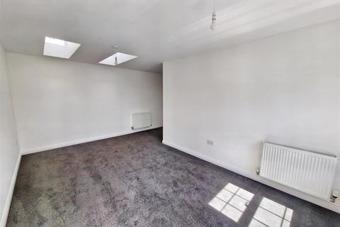2 bedroom apartment to rent, Sparnock Grove, Truro