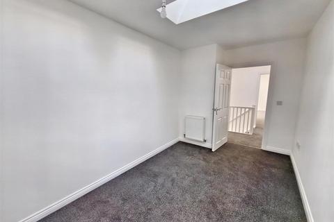 2 bedroom apartment to rent, Sparnock Grove, Truro