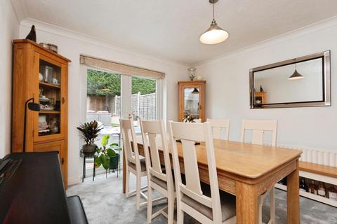 4 bedroom detached house for sale, Windmill Field, Windlesham, Surrey, GU20