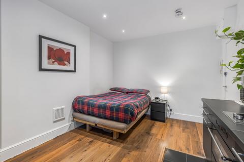 1 bedroom terraced house to rent, Kensington Park Road, Notting Hill, London, W11