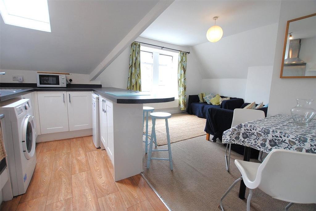 Apartment in Cardiff, Roath - View 3
