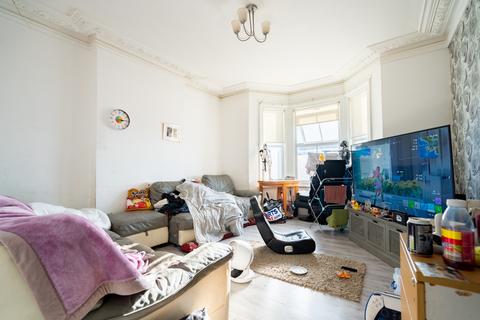 2 bedroom flat for sale, Ellis Road, Clacton-on-Sea CO15