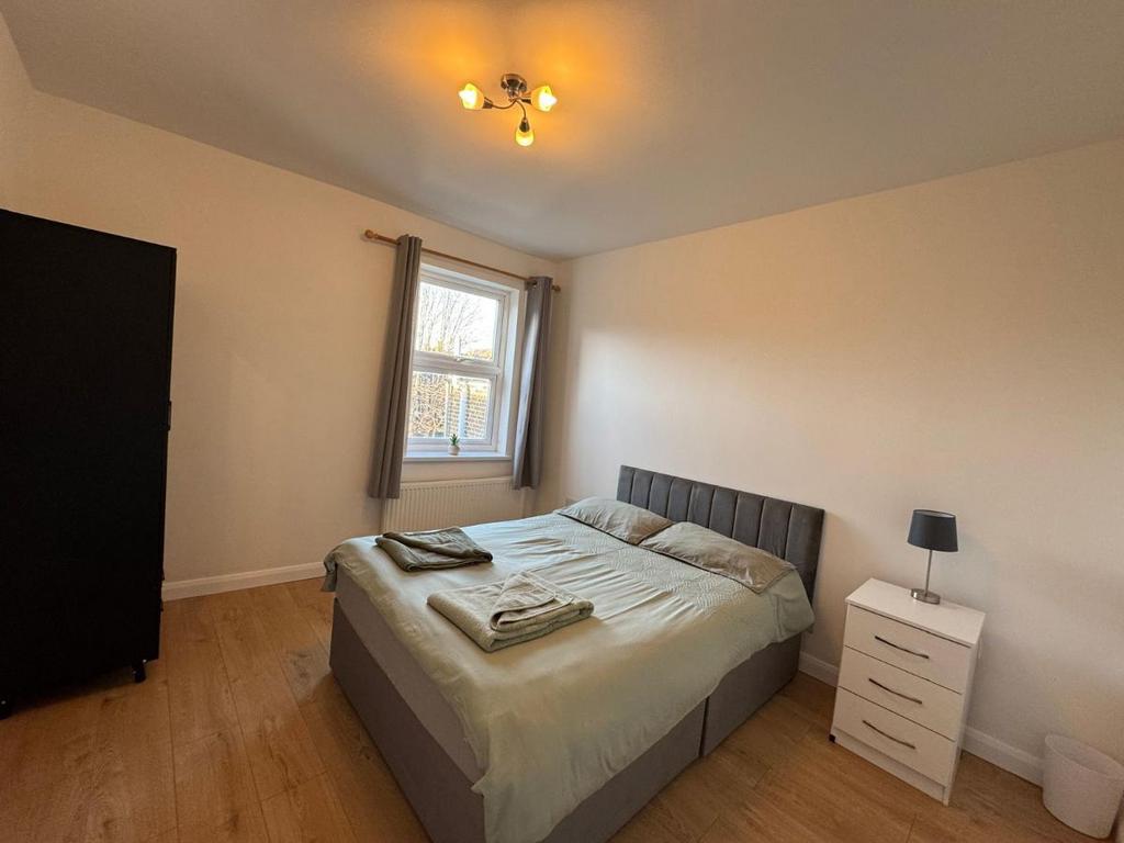 Apartment in Croydon - View 5