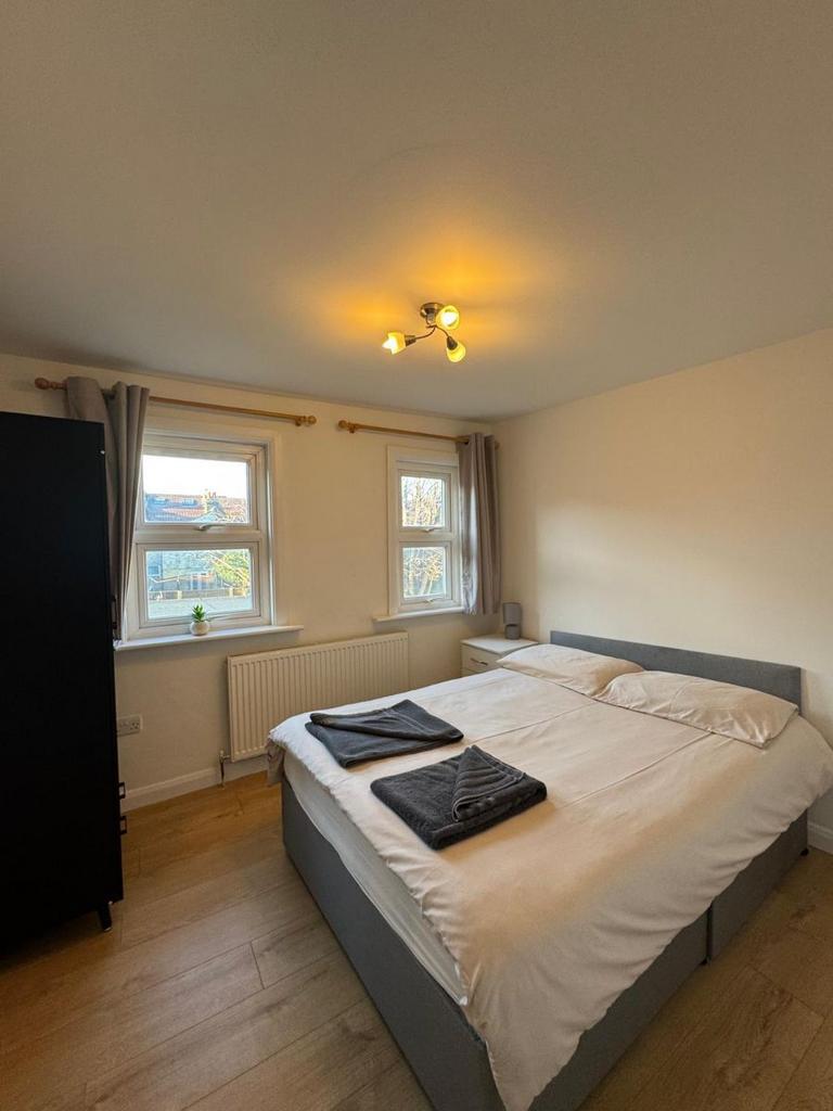 Apartment in Croydon - More