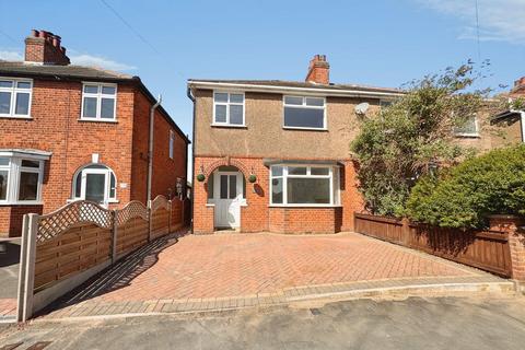 3 bedroom semi-detached house to rent, Elmhurst Avenue, Melton Mowbray, Leicestershire, LE13