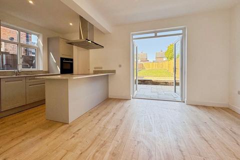 3 bedroom semi-detached house to rent, Elmhurst Avenue, Melton Mowbray, Leicestershire, LE13