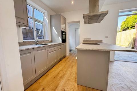 3 bedroom semi-detached house to rent, Elmhurst Avenue, Melton Mowbray, Leicestershire, LE13