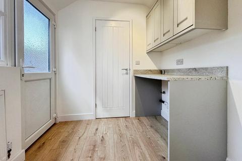 3 bedroom semi-detached house to rent, Elmhurst Avenue, Melton Mowbray, Leicestershire, LE13