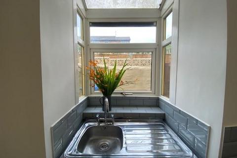 2 bedroom terraced house to rent, Manchester road, Haslingden