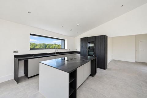 3 bedroom detached bungalow for sale, Doone Brae, Windmill Road, LU1