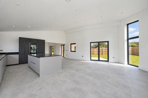3 bedroom detached bungalow for sale, Doone Brae, Windmill Road, LU1
