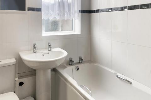 1 bedroom flat to rent, Clinton Crescent, Aylesbury HP21