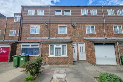 Woolf Close, Thamesmead, London, SE28